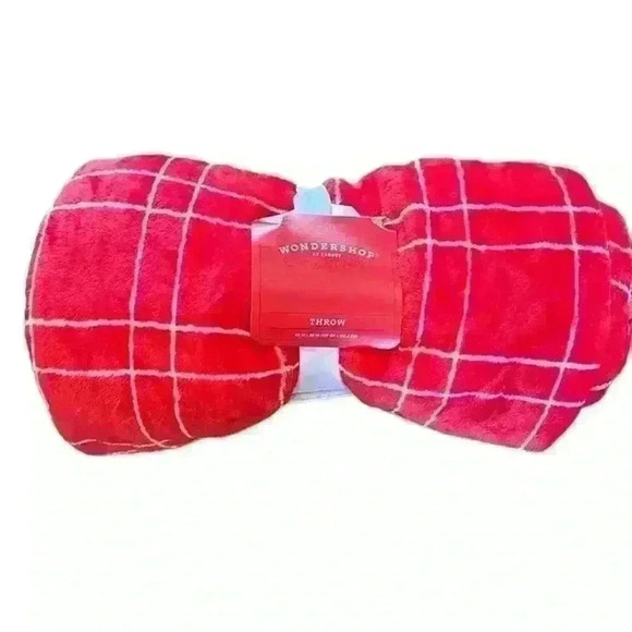 NWT red and white plush throw - Picture 1 of 6